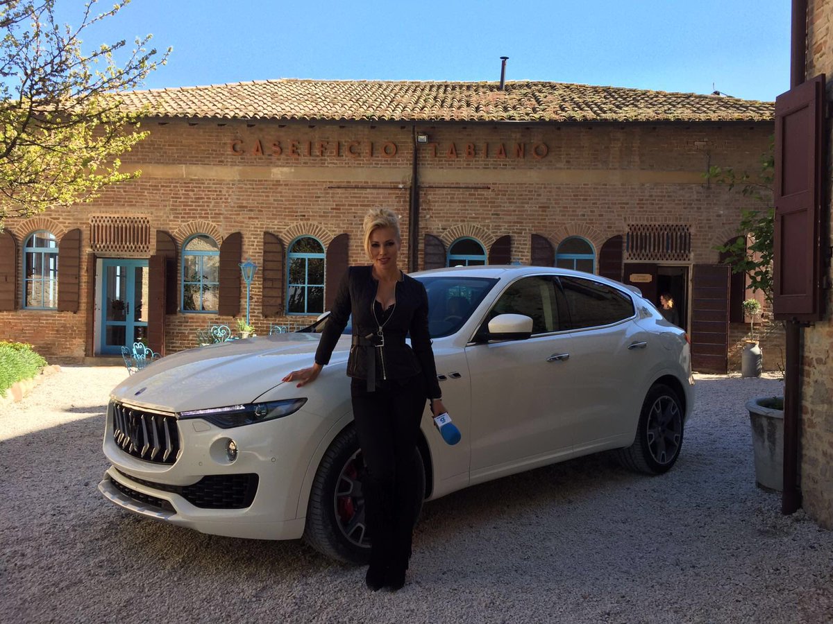 carolinaalcazar's tweet photo. Me encantó la prueba del nuevo SUV de Maserati @MQCGT_T5 @Maseratiespana @telecincoes @mediasetcom @MQC_T5 https://t.co/5vGERWfEsC
