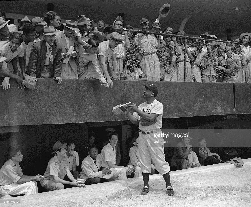#OnThisDay in 1947 Jackie Robinson becomes the first African-American in the major leagues: gtty.im/23xz8XU