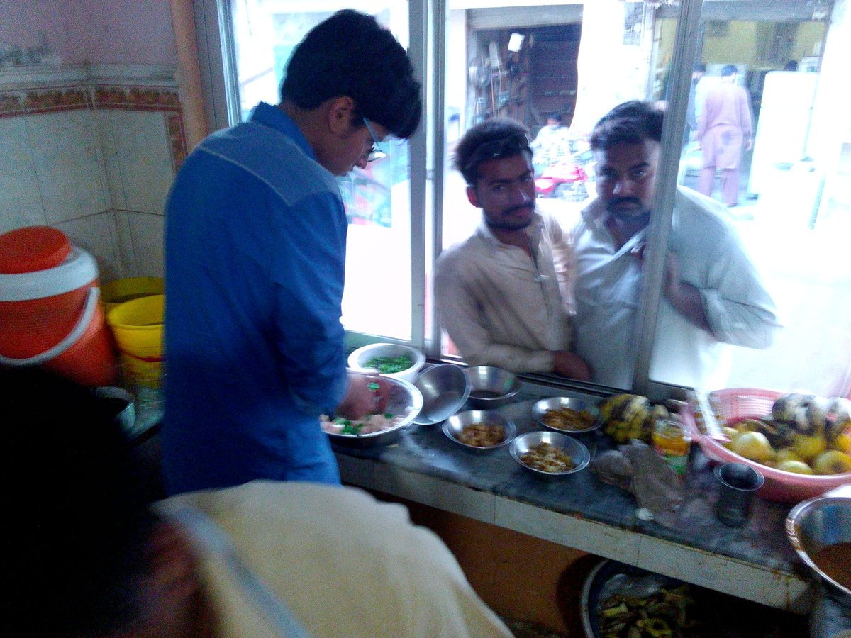 mughal105's tweet image. Congratulations @sameer_azhar_ on inauguration of new business #FruitChat @iAhmedWarraich @Raafay_Hussain