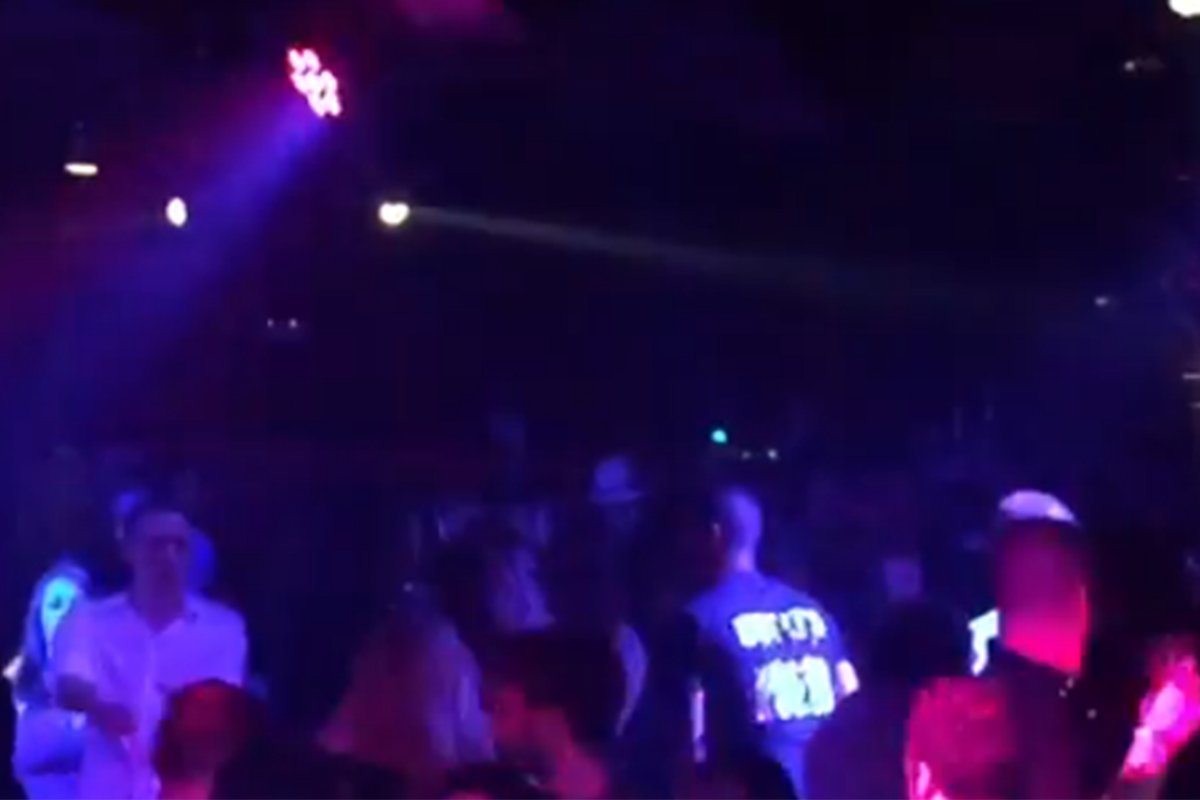 SportYou's tweet image. Tres jugadores del Levante, de fiesta tras la derrota ante el Betis ow.ly/10x2h5 vía @SERDepValencia