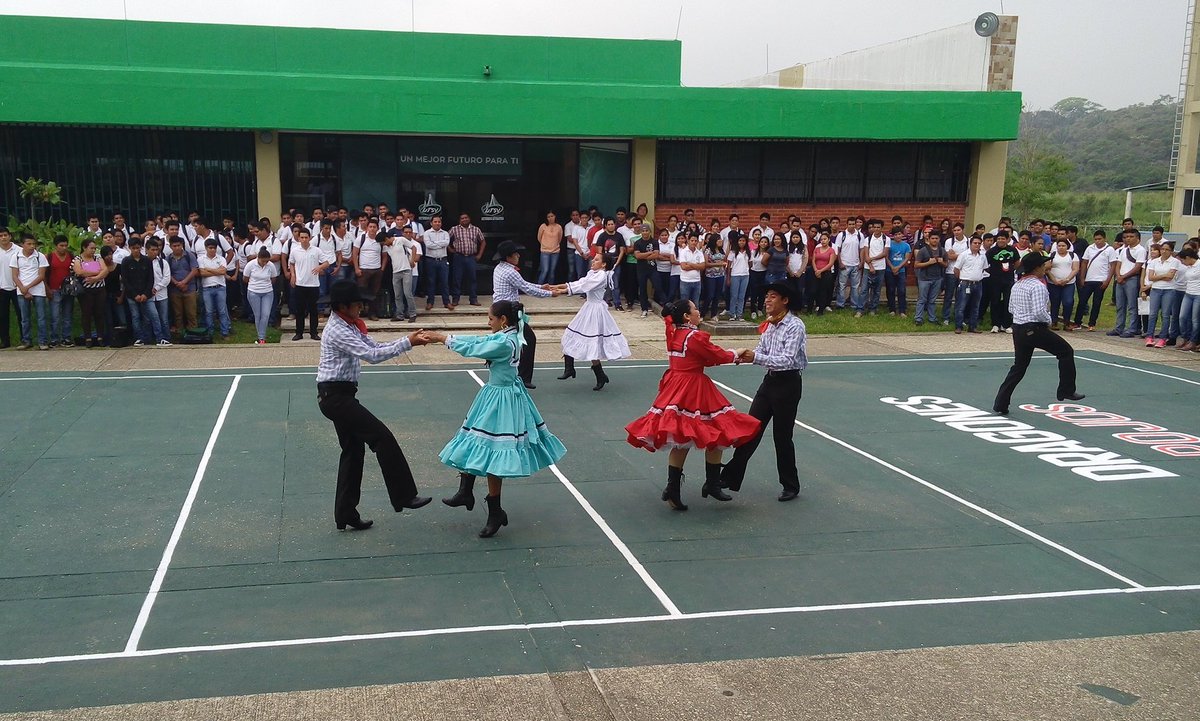 VinculacionUtsv's tweet photo. #OrgulloUtsv. Campeones Nacionales de #DanzaFolklórica 2016, presentandose en casa. #UnMejorFuturoParaTi https://t.co/b8fzQ9hqUP