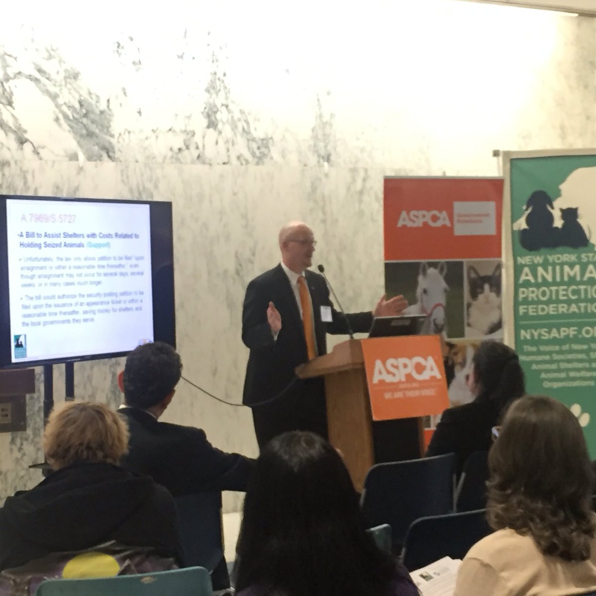 Here <a href="/ASPCA/">ASPCA</a> lobby day urging legislators to pass laws to protect animals. Great job @dwightfry68! 
#NYVFAD