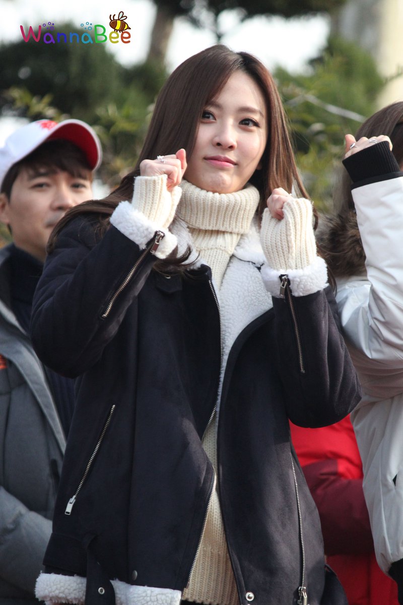 ynb_sophy94's tweet photo. 151206 더팩트 시즌마감 마라톤 직찍 #베스티 #BESTie #해령 #HAERYEONG @BESTie_HR 
https://t.co/PMuBRAtPJ2 https://t.co/0FQl7MMb9J