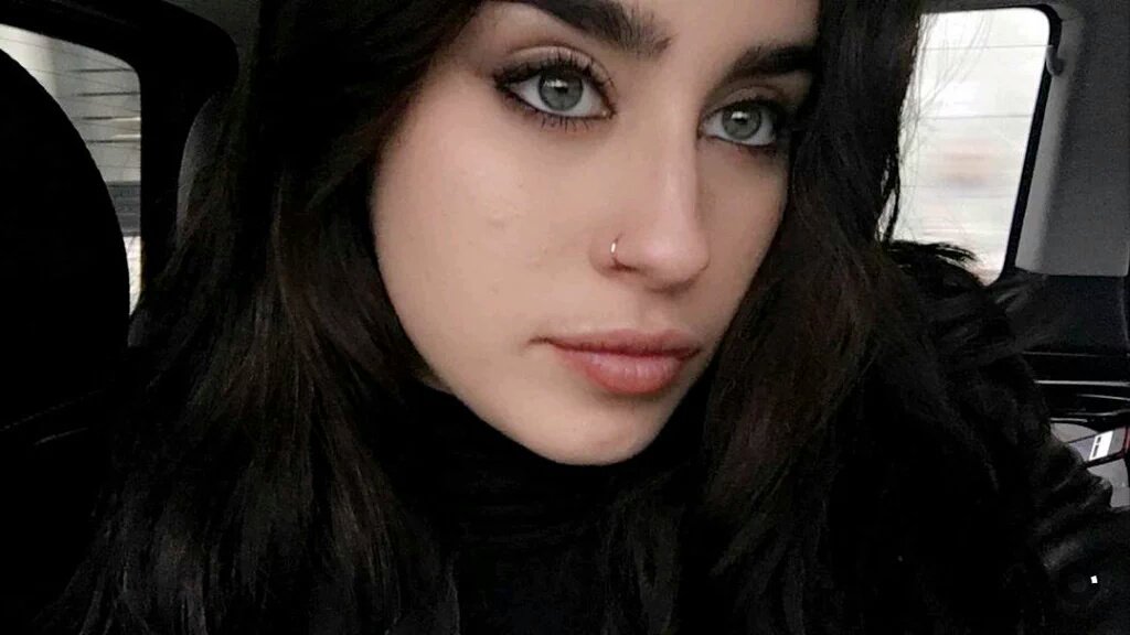 sacdoflop's tweet photo. como consegue ser tão linda? https://t.co/T1x4i5kNzq