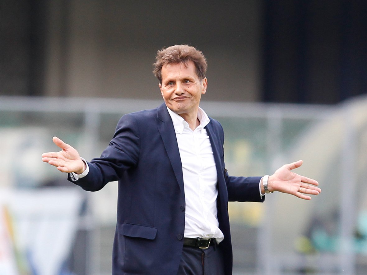 VI_nl's tweet photo. Novellino slachtoffer van negende trainerswissel Palermo https://t.co/SZ9meq6ste https://t.co/O5Kh73n72n