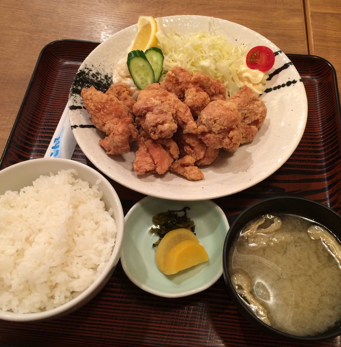 伊藤聡 先日食べた 鶏の唐揚げ定食 店員さんに 付け合わせのミニスパゲティがなくなったから 代わりに唐揚げ の数を増やします と言われた 皿に大きな唐揚げが10個乗っていて おいしかったけど食べるのたいへんだった T Co Bjd6cjgnt0