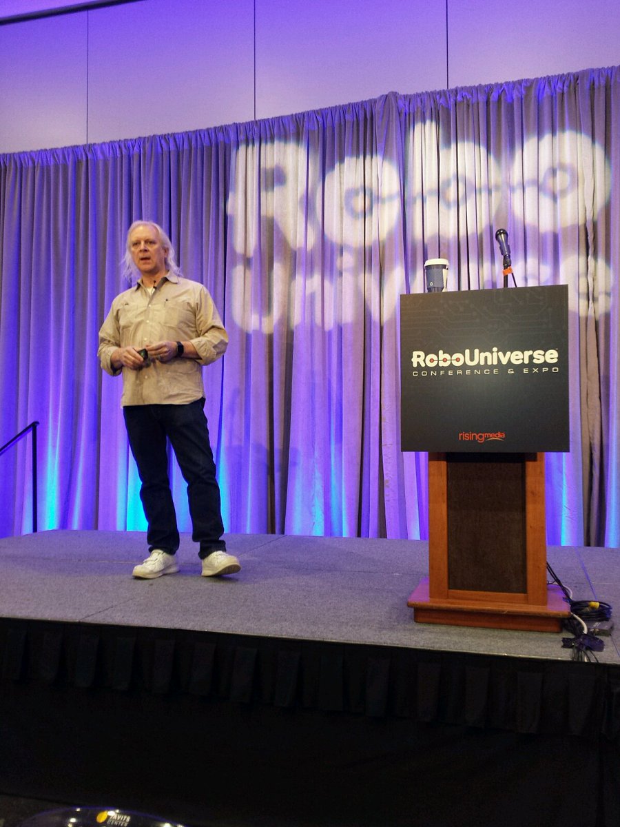 Mr_Big_Data's tweet image. Great way to start the week, hanging out with Rob High in @nyc @sandy_carter @digitalnyc @IBMWatson #robouniverse