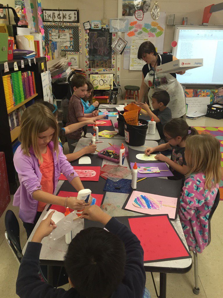BrookeBrownbc's tweet photo. Learning about Pop Art with CH 1st graders @VHECHknights @vhcschools https://t.co/5q823KykXP