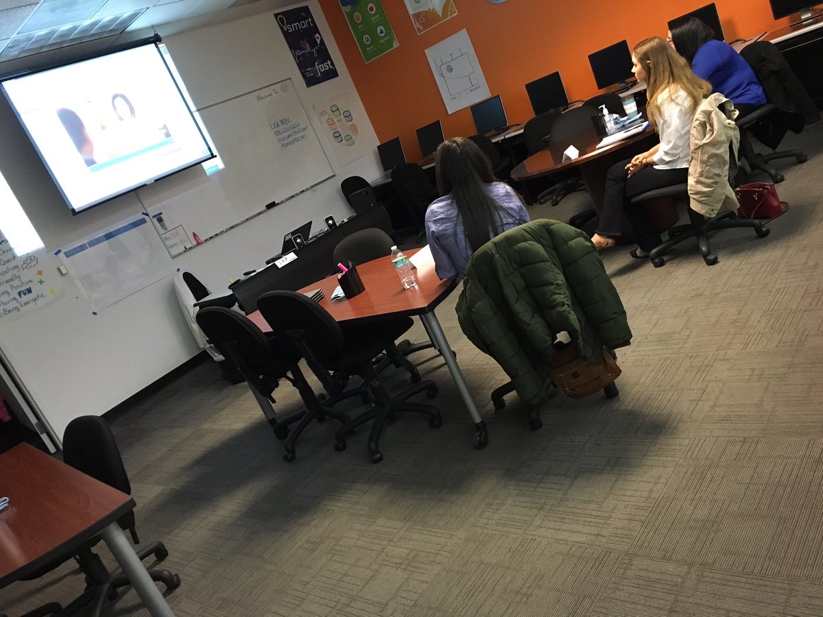 TrainerPeaches's tweet photo. Welcoming some new SSRs to the AT&T family! #Denver #lifeatatt #welcometoatt #tutrainiac https://t.co/vEPuc0BD7s