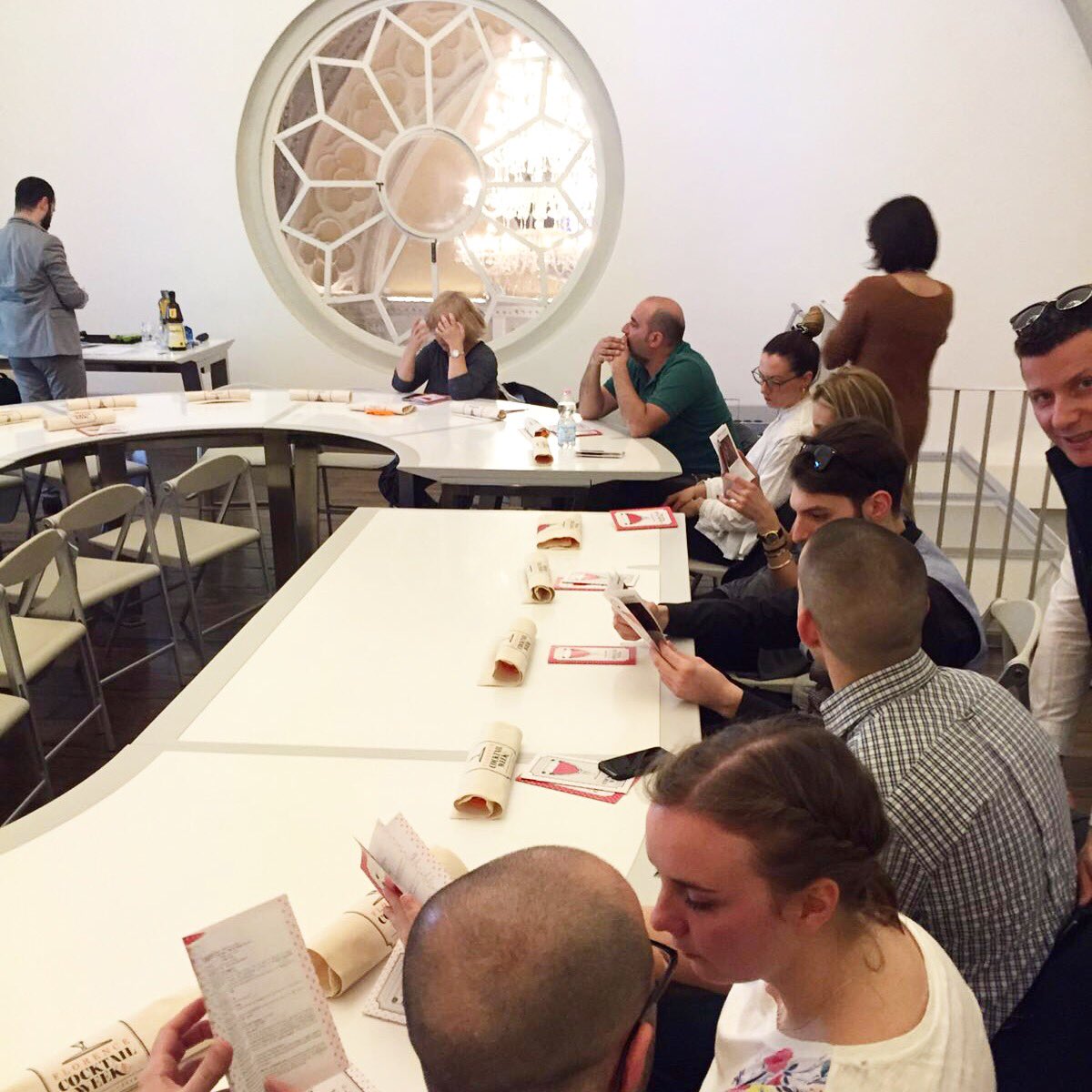 FCocktailWeek's tweet photo. La #masterclass Linea 21, il cocktail “sotto” un differente punto di vista #florencecocktailweek #FCW16 https://t.co/PpizHqh6ln