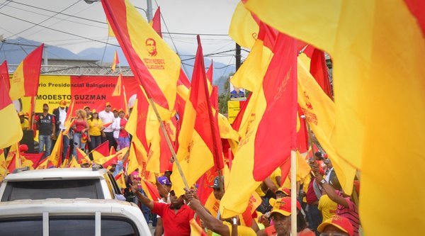 ModestoGuzmanV's tweet photo. El apoyo del #DPBalaguerista evidentemente #NoSePuedeOcultar

Danilo Medina Presidente 2016-2020. https://t.co/dUi3T0Uuix