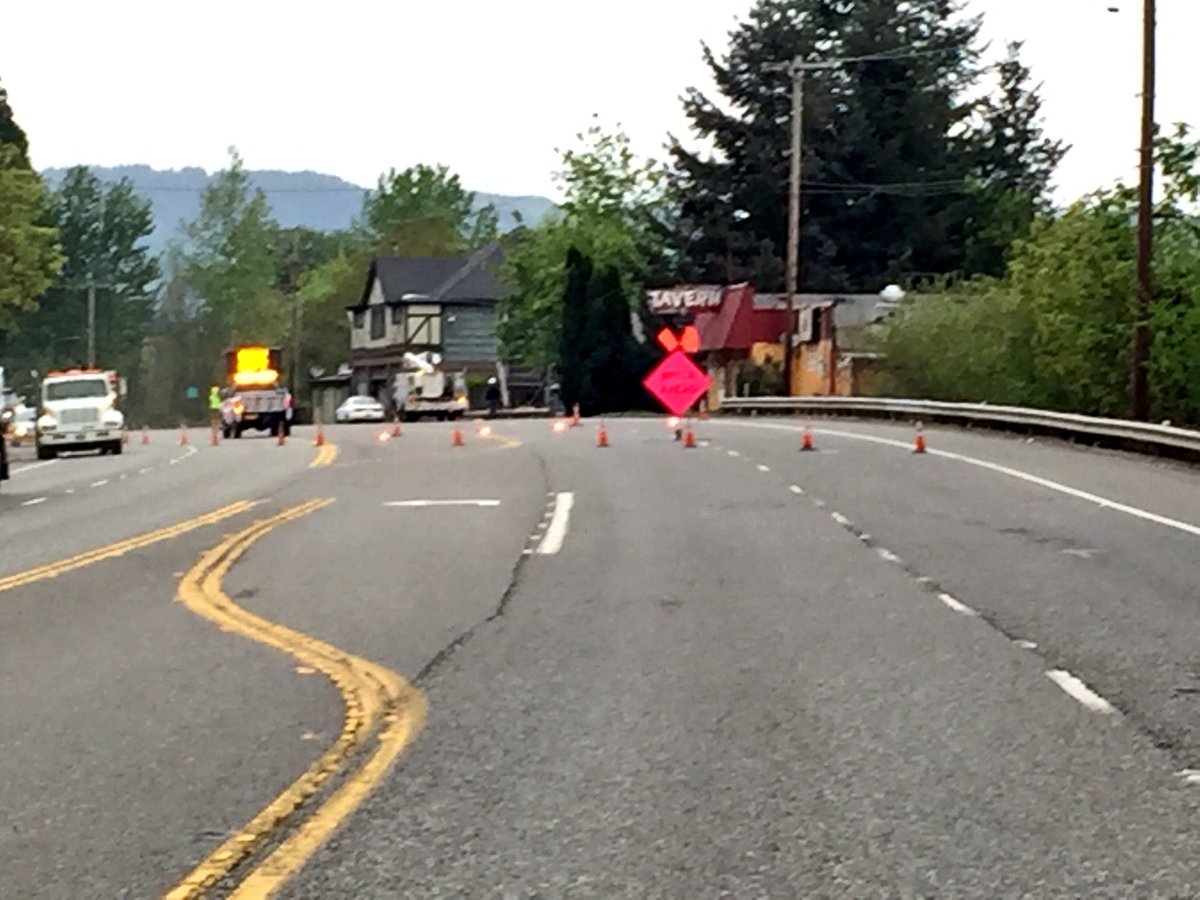MikeKATU's tweet image. ALERT: wb Hwy 30 closed at Burlington Rd. after crash sends car into house / power pole. Stay w/ #LiveOnK2 for info