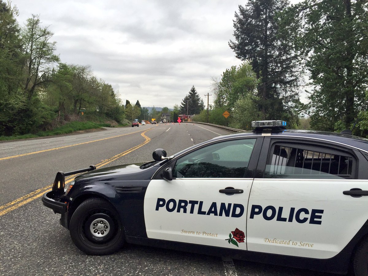 MikeKATU's tweet image. ALERT: wb Hwy 30 closed at Burlington Rd. after crash sends car into house / power pole. Stay w/ #LiveOnK2 for info