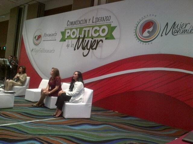 Bren_Alvarado's tweet photo. Gracias senadora @AnaLiliaHerrera por el seminario Comunicación y Liderazgo Político #MujeresEnMovimiento https://t.co/CjxRFzDlO5