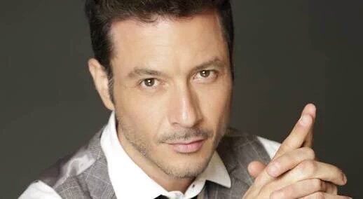 NotichismesTvFb's tweet photo. Feliz Cumpleaños!!!  Al actor @raulmijomendez q el día de hoy está celebrando un años más. Le deseamos lo mejor 🎂🎊🎉🍷 https://t.co/Qxt4CGJ3Ok
