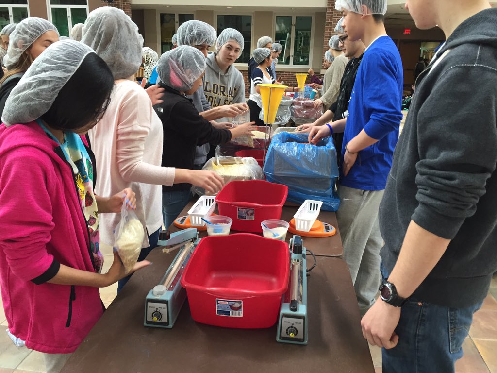 Yorkactivities's tweet photo. Foodfight is here at York today!  Packing food for families in need overseas. @YorkHighSchool #thisisyork https://t.co/Eew4bLUblE