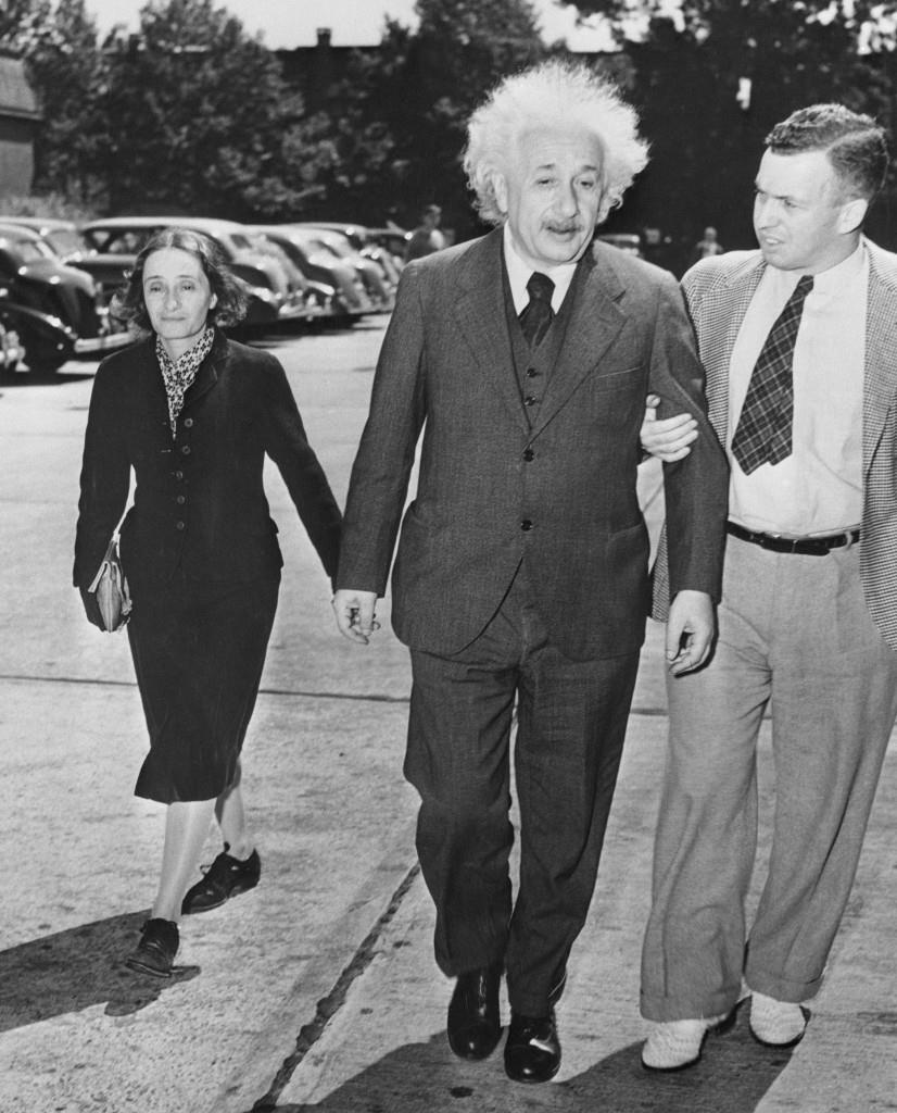 Albert Einstein on Twitter: ".@reddit There's more where 