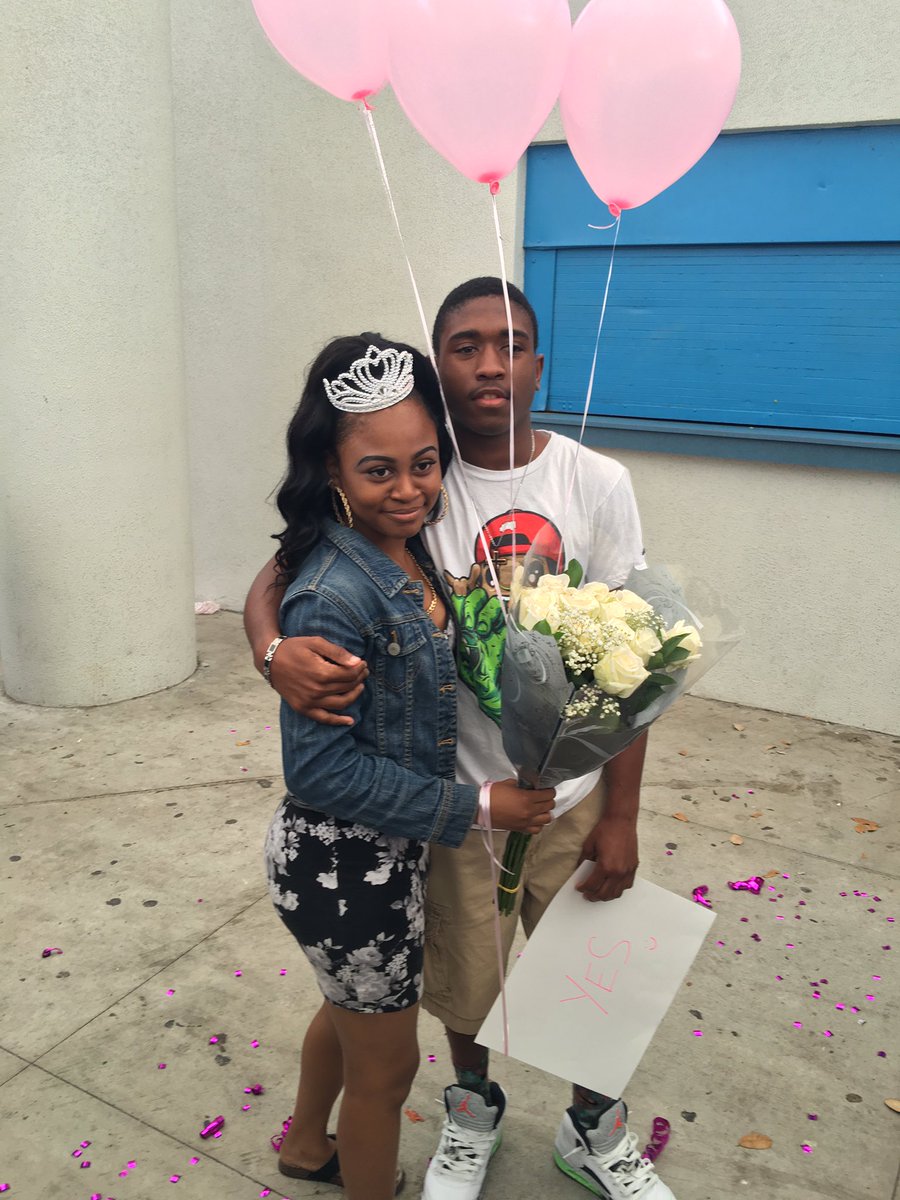 Dillard_Sweet16's tweet photo. Good Monday Prom Proposal🌤🌤🌤 https://t.co/royvUBspZZ
