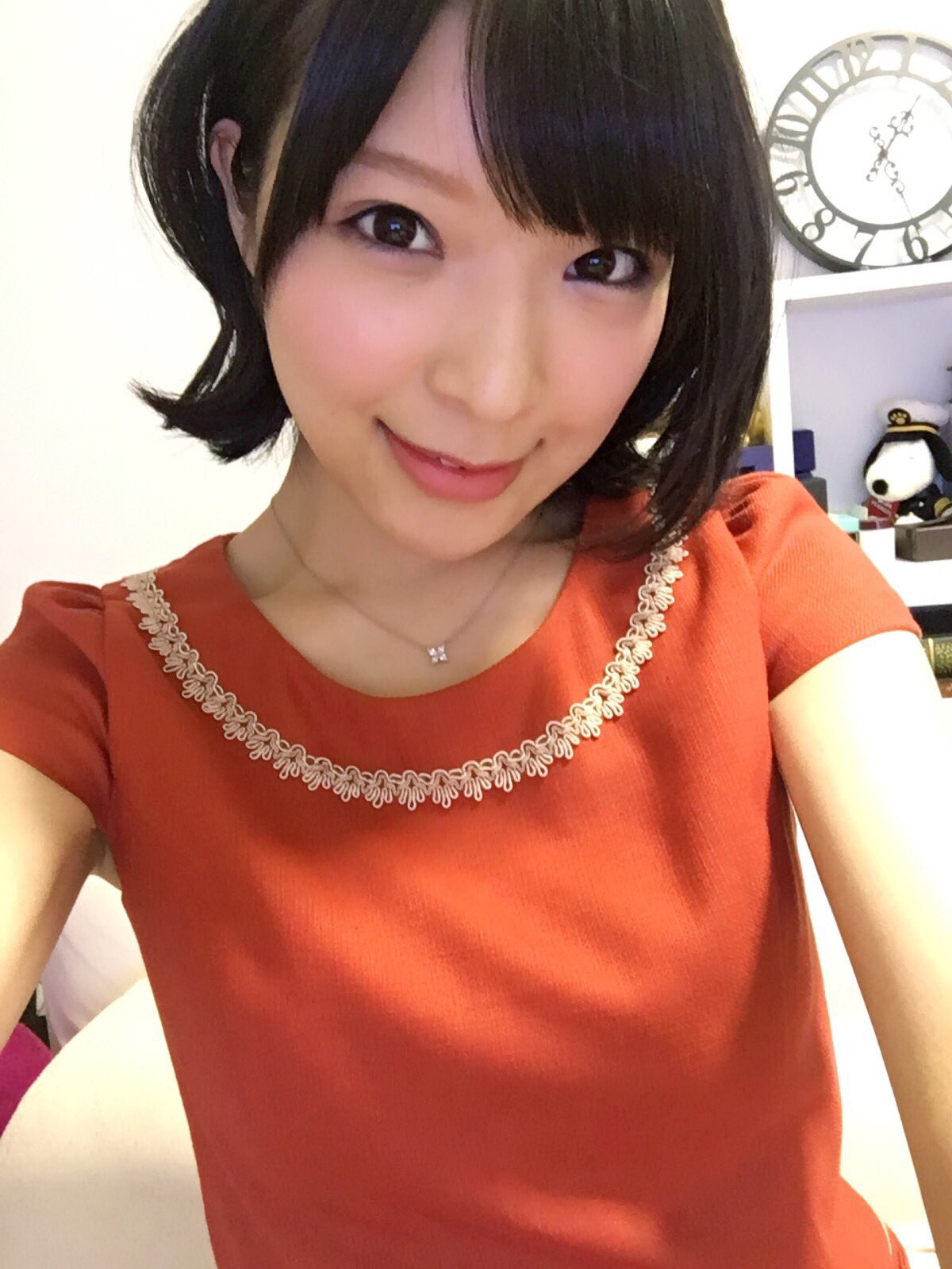 荒木 美鈴 ゲーム系mc 今日はちょっとレトロなワンピだったので 髪型もレトロ風にセットしてもらいました 初外ハネ T Co Zt9ocj13iz