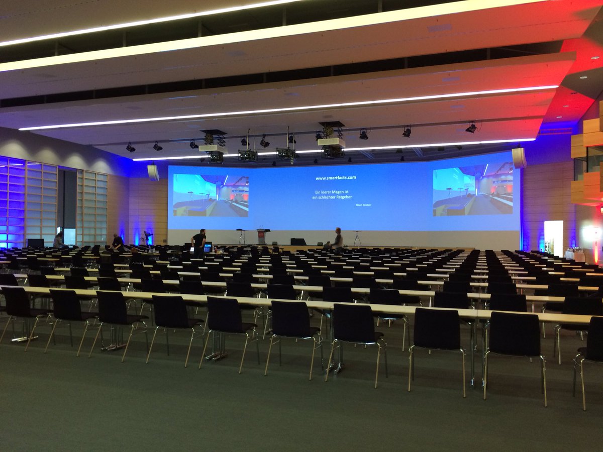 MIDGmbH's tweet photo. Der große Keynote-Saal steht... Die #midinsight wartet auf Sie!! https://t.co/sCoEWJLqcx https://t.co/0O35SREPN2