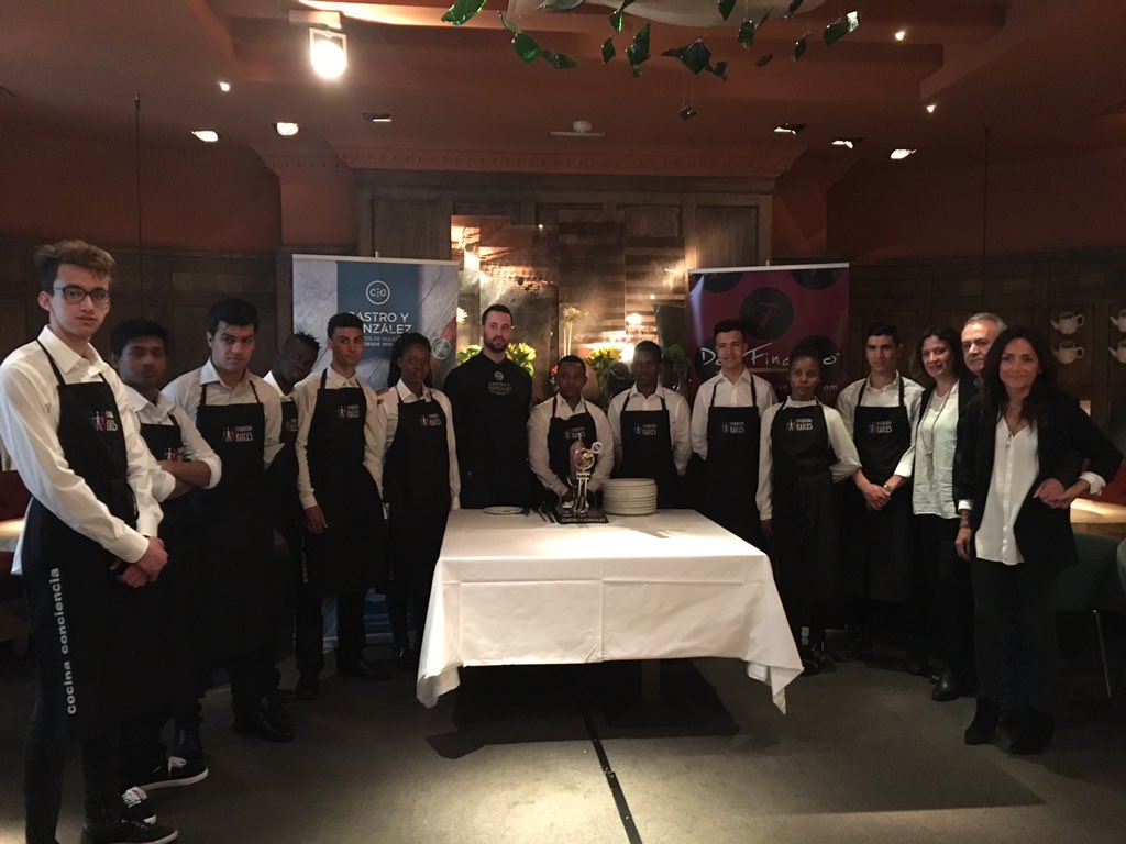 LurRaices's tweet photo. Todos listos para la presentación de los nuevos 11 cortadores de jamón con @f_raices https://t.co/yW9E2BJPRH