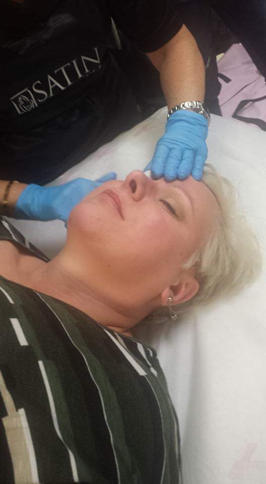 aniunia78's tweet photo. #waxing class @SalonCentric @Renata416xo @ant4_16 #waxingclass #nomorehair @JASALON2 #satinsmoothwax #salonandspa https://t.co/d35dUHD1dv