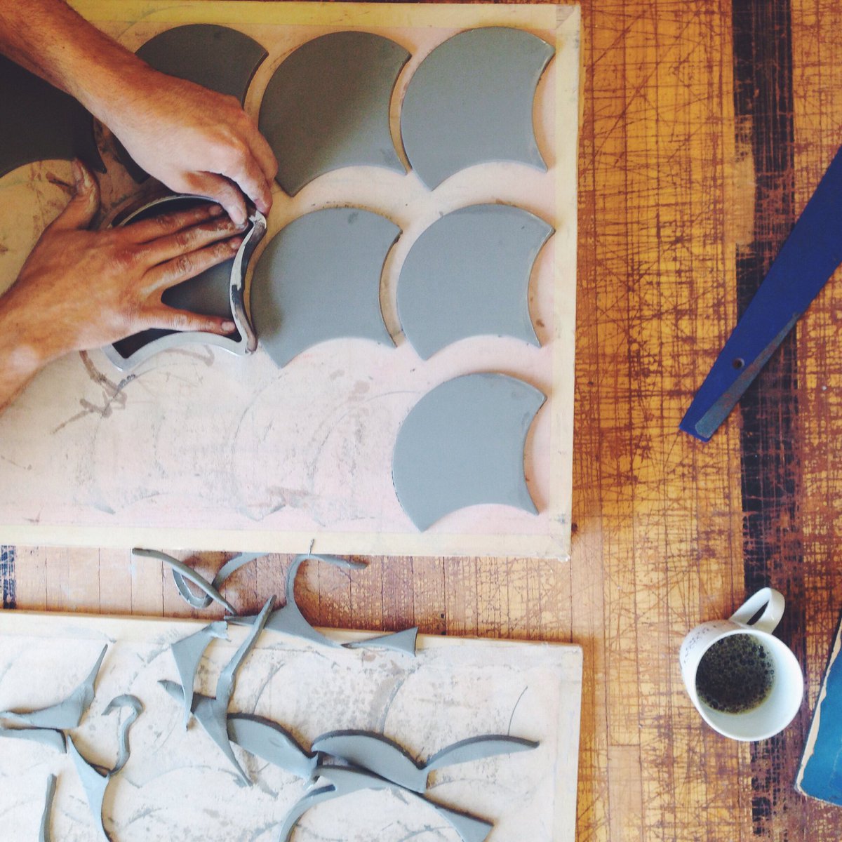MercuryMosaics's tweet image. Coffee, Sunshine &amp;amp; #MoroccanFishScales in the making! bit.ly/FishScales #tilemaking #tilelove #handmade #tile