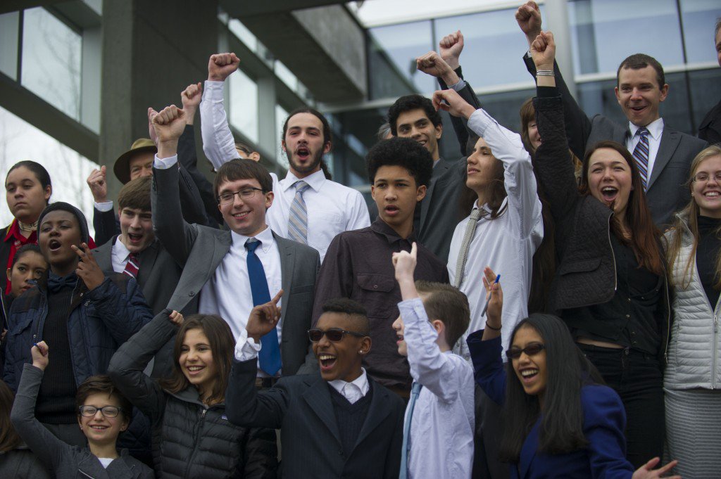 Greenpeace's tweet photo. #Peoplepower! These youngsters are suing the US government over #climatechange. https://t.co/PN7tpFFA83 https://t.co/zZDZnCAPa2