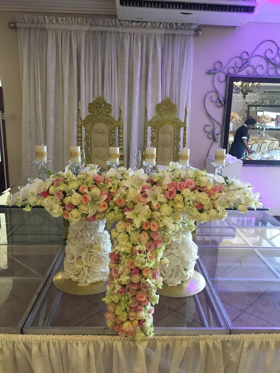 lavendulla8's tweet image. Do you love this main table runner? #Lavendulla #wedding #maintable #tablerunner #flowers #beautiful #bedifferent