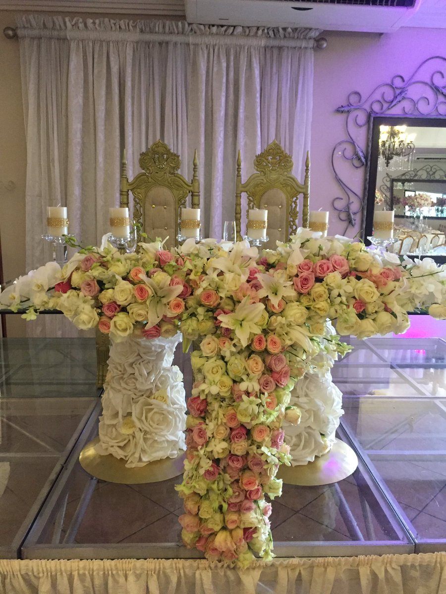 lavendulla8's tweet image. Do you love this main table runner? #Lavendulla #wedding #maintable #tablerunner #flowers #beautiful #bedifferent