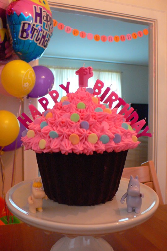 Giant Cupcake Cake twib.in/l/ykK5oxXpyob #recipe #yummy