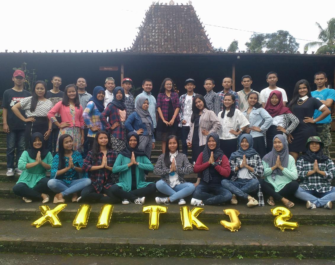 dianaa9__'s tweet photo. Masuk bareng lulus bareng😘😄
#tkj2 #sm3k #angkatan10 #kalianterbaik https://t.co/7jbIP6XjUr