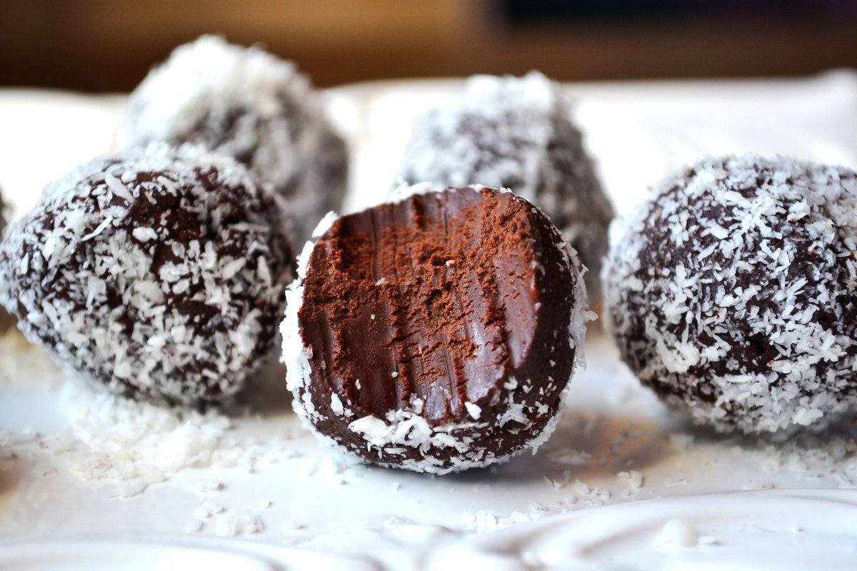 Rustickitchen_'s tweet photo. Dark #chocolate avocado truffles, for an intense #chocolatehit without the guilt. #LinkInBio #foodblogger #healthy https://t.co/yp45hnL0cp