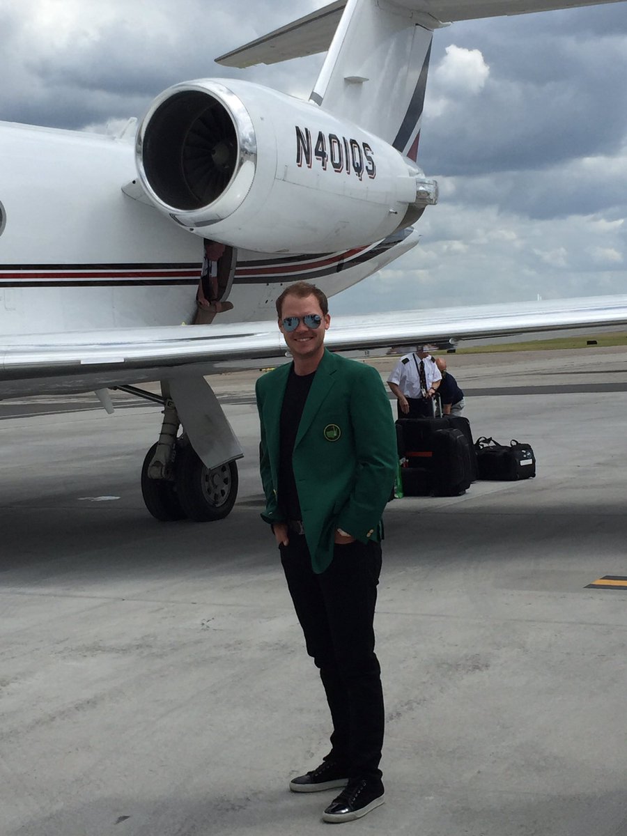 Danny_Willett's tweet photo. Thanks to @NetJets getting me home in style! #IflyQS  #QSgreenjacketride https://t.co/WMzgVyf8gr