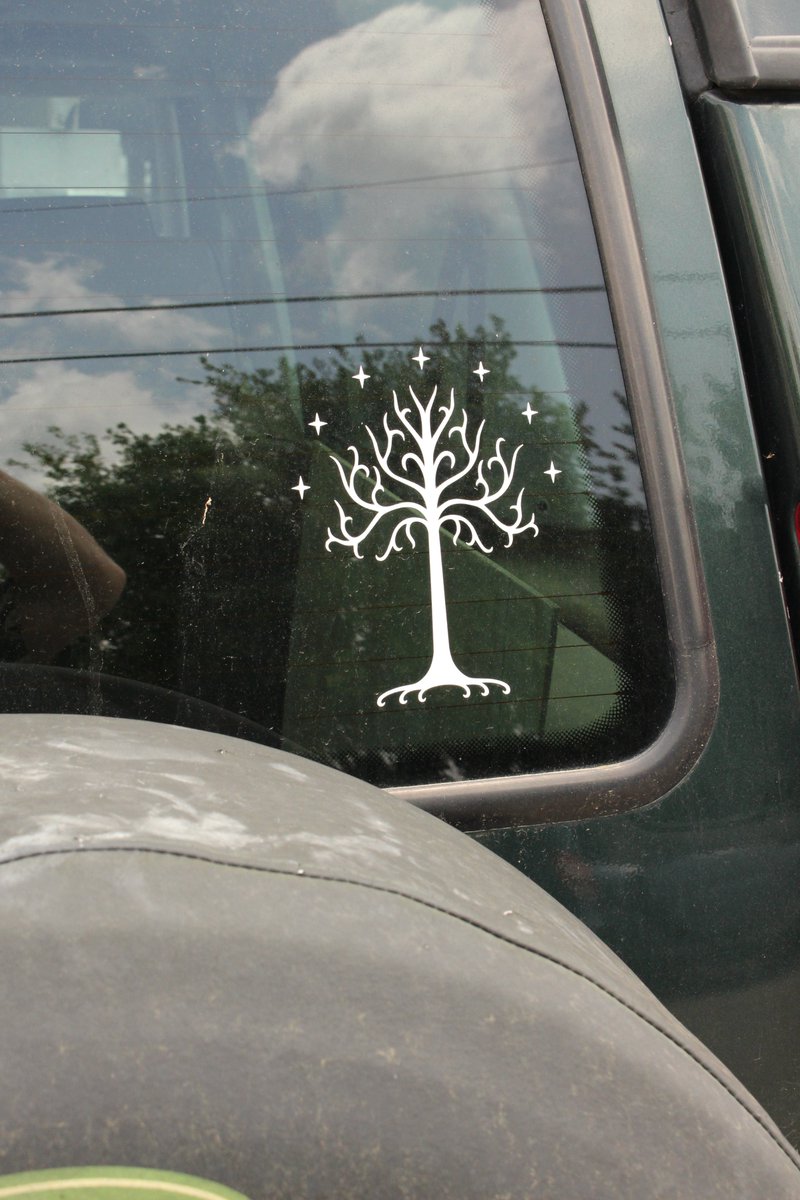 FormerMtnMan's tweet photo. @MiddleEarthNews I have Gondor's white tree on my Land Rover! https://t.co/STrIMBQoIA