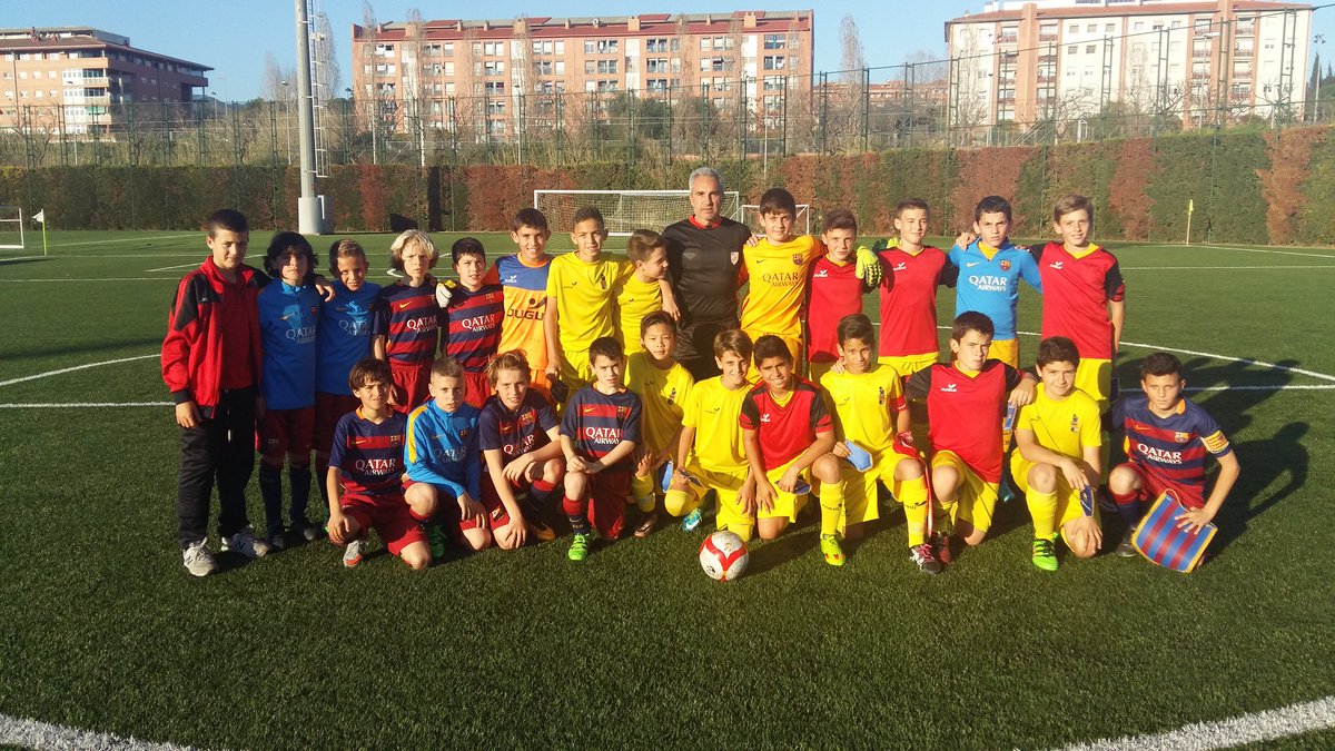 FCBmasia's tweet photo. 📍 Triple prova exigent avui.
⚽ Cadet B-Alboraya (2-0)
⚽ Infantil B-Alboraya (0-0)
⚽ Aleví C-Alboraya (1-3)
#FCBMasia https://t.co/qehucRCjM5