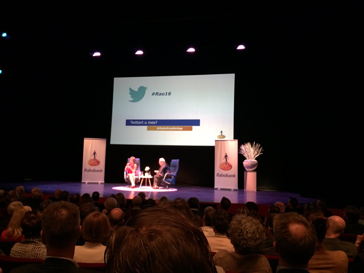 avond georganiseerd door @RaboGraafschap met <a href="/NeelieKroesEU/">Neelie Kroes</a>. Ze benadrukt de kracht van communicatie met je mobiel.