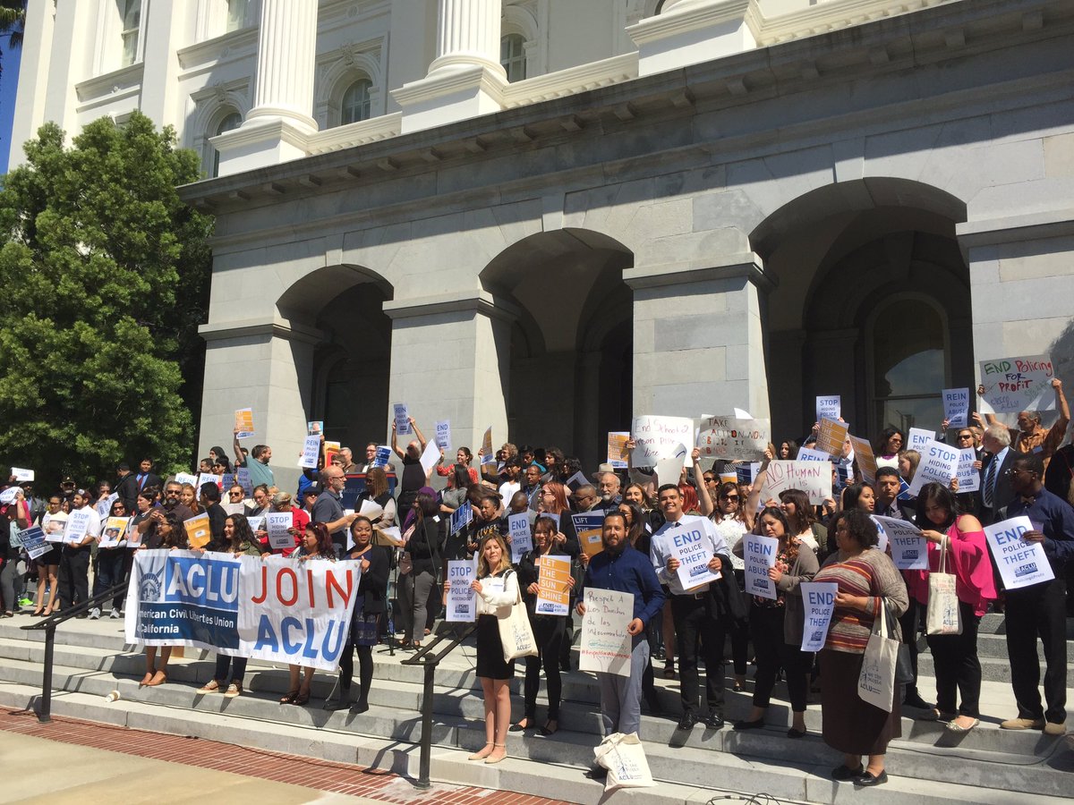 sdicACLU's tweet image. We're on the capital steps to take steps toward police transparency and accountability! #SB443 #SB1286