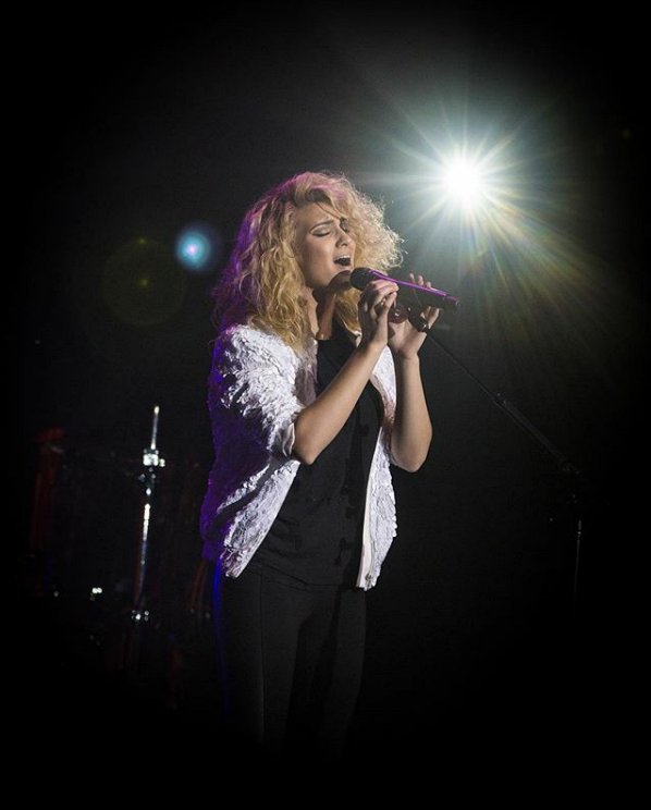 TKItaUpdates's tweet photo. -NEW PHOTOS- Tori performing at the Revention Music Center in Houston πππ
#6
#UnbreakableTourHouston https://t.co/hPIUhUFcdu
