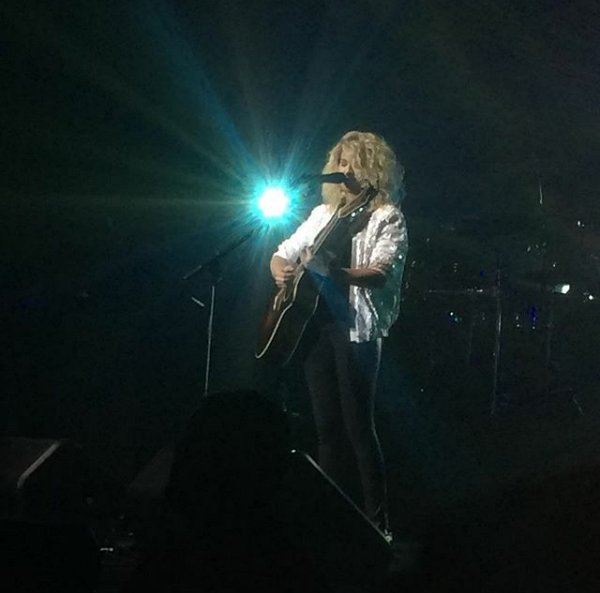 TKItaUpdates's tweet photo. -NEW PHOTOS- Tori performing at the Revention Music Center in Houston ππ
#7
#UnbreakableTourHouston https://t.co/FIOpuSVju4
