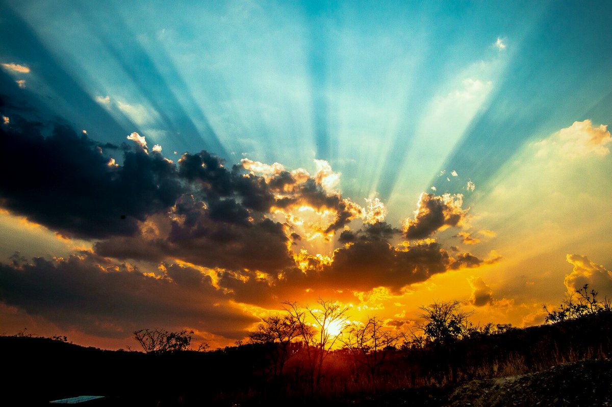 viewsofafrica's tweet image. "The Beautiful Zambian Sky" #ViewsofZambia #Zambia #ViewsofAfrica #Travel #Africa  #Photography #Nature #Sunset