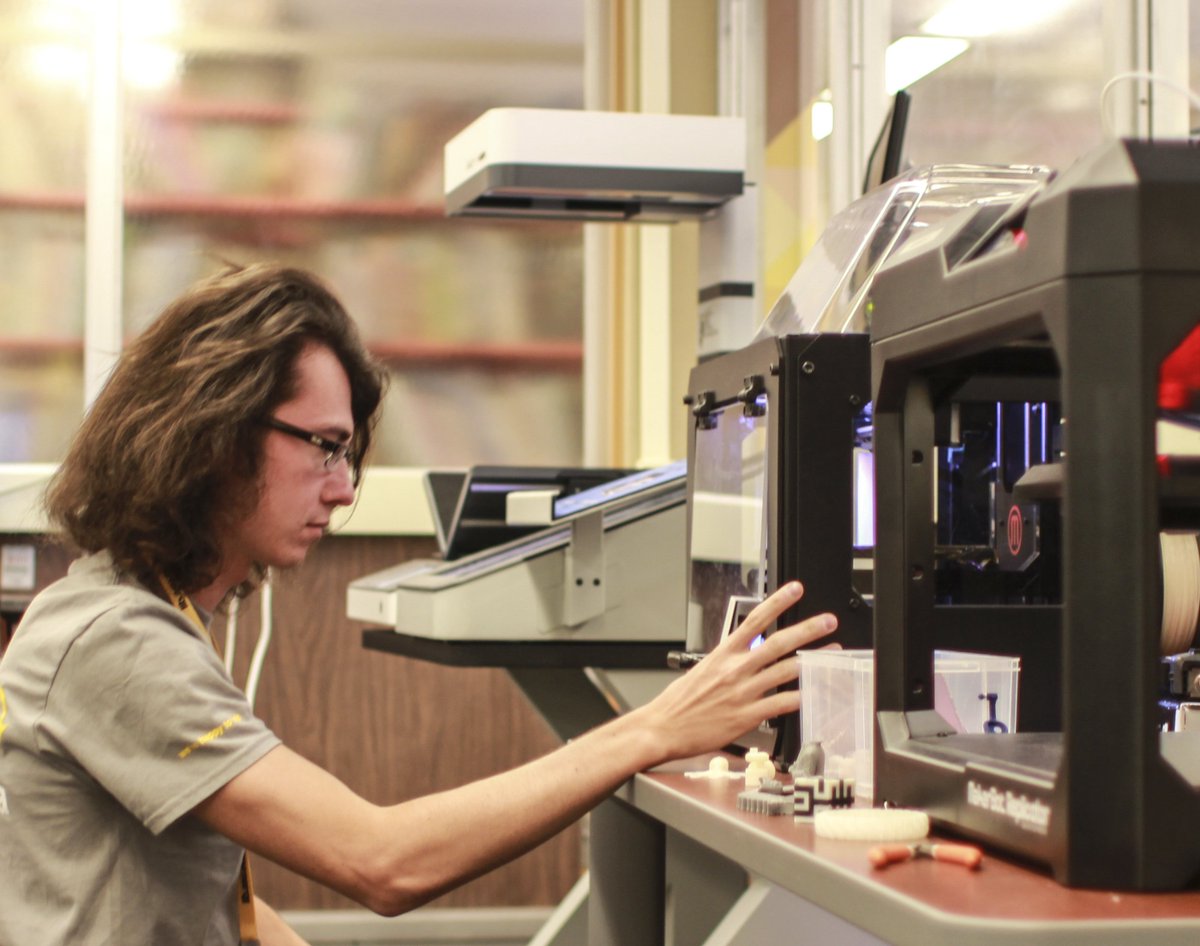 ASULibraries's tweet photo. Come explore the Hayden #mkrspace/ #mkrstudio today1-3pm. 3D printers, video studio, ice cream sundaes? (YES!) https://t.co/nGTqmxA5Pt