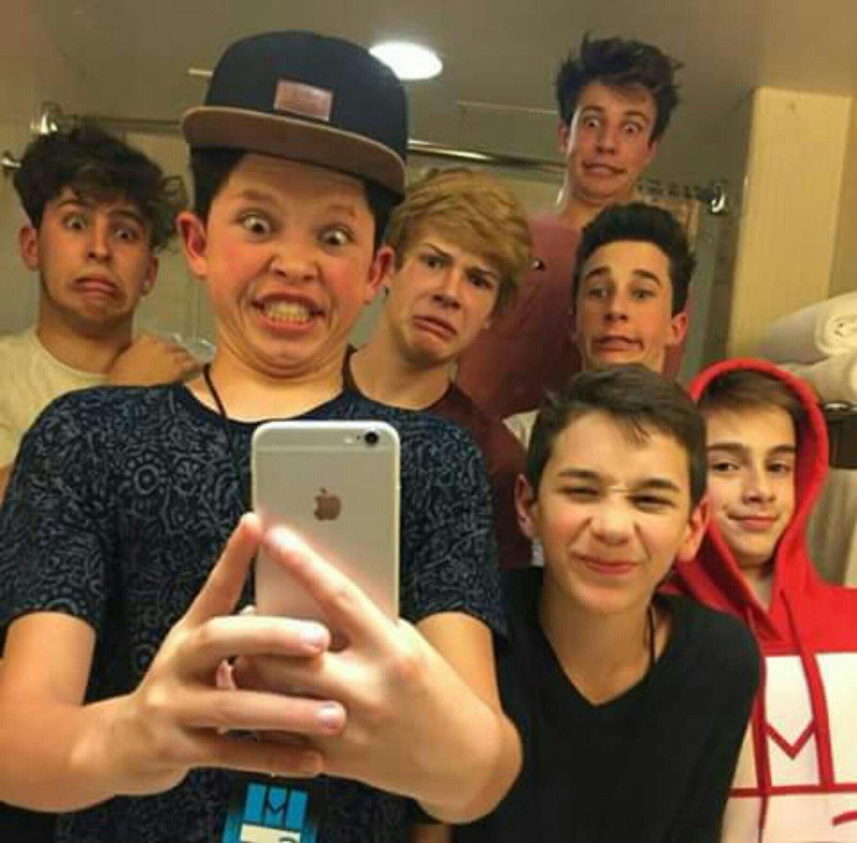 OldMagcon83's tweet photo. MagconTour #MagconFamily #MagconSanFrancisco #MAGCONDALLAS #magcon #magcontospain #MAGCONWorldWide #MagconSeattle https://t.co/kZD1vj0YpI
