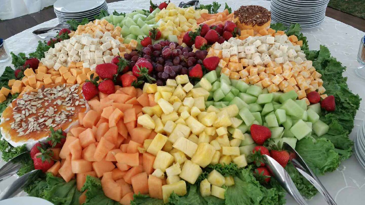 Hope_A_Little's tweet photo. #weddingseason #catering #louisville #freshfruit #bookyourevents https://t.co/J3xPYLT9V9