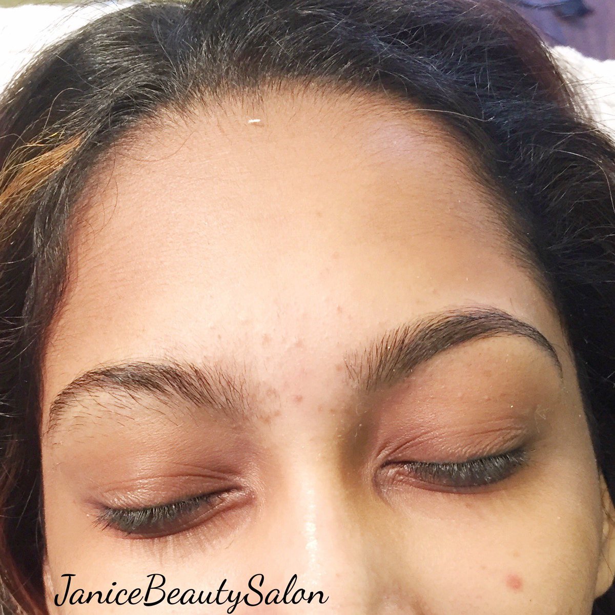 Renee_Kall1's tweet photo. #brow waxing #beforeandafter @Chrisspymakeup @ChloeMorello @HairHack https://t.co/RwE0q1jxYq
