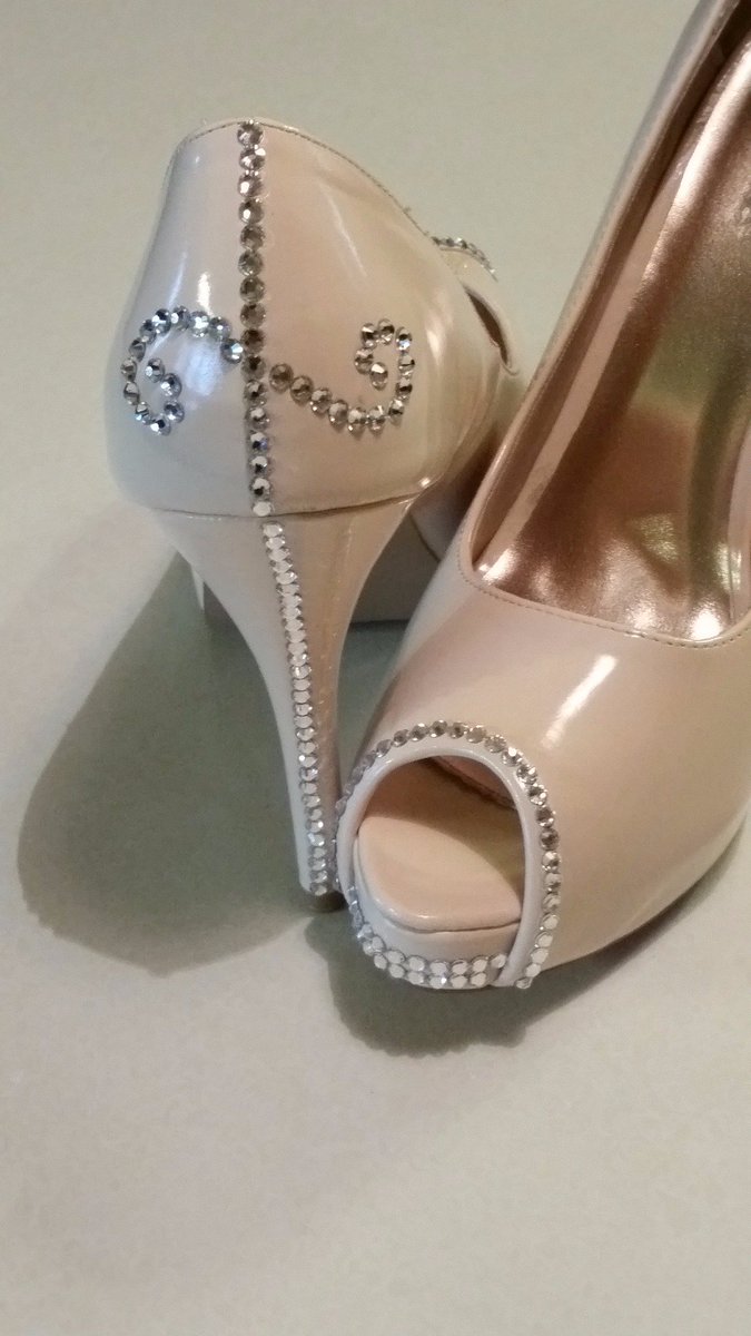 Love these shoes!!!
Size 8 check out my etsy shop etsy.com/shop/Iftheshoe…