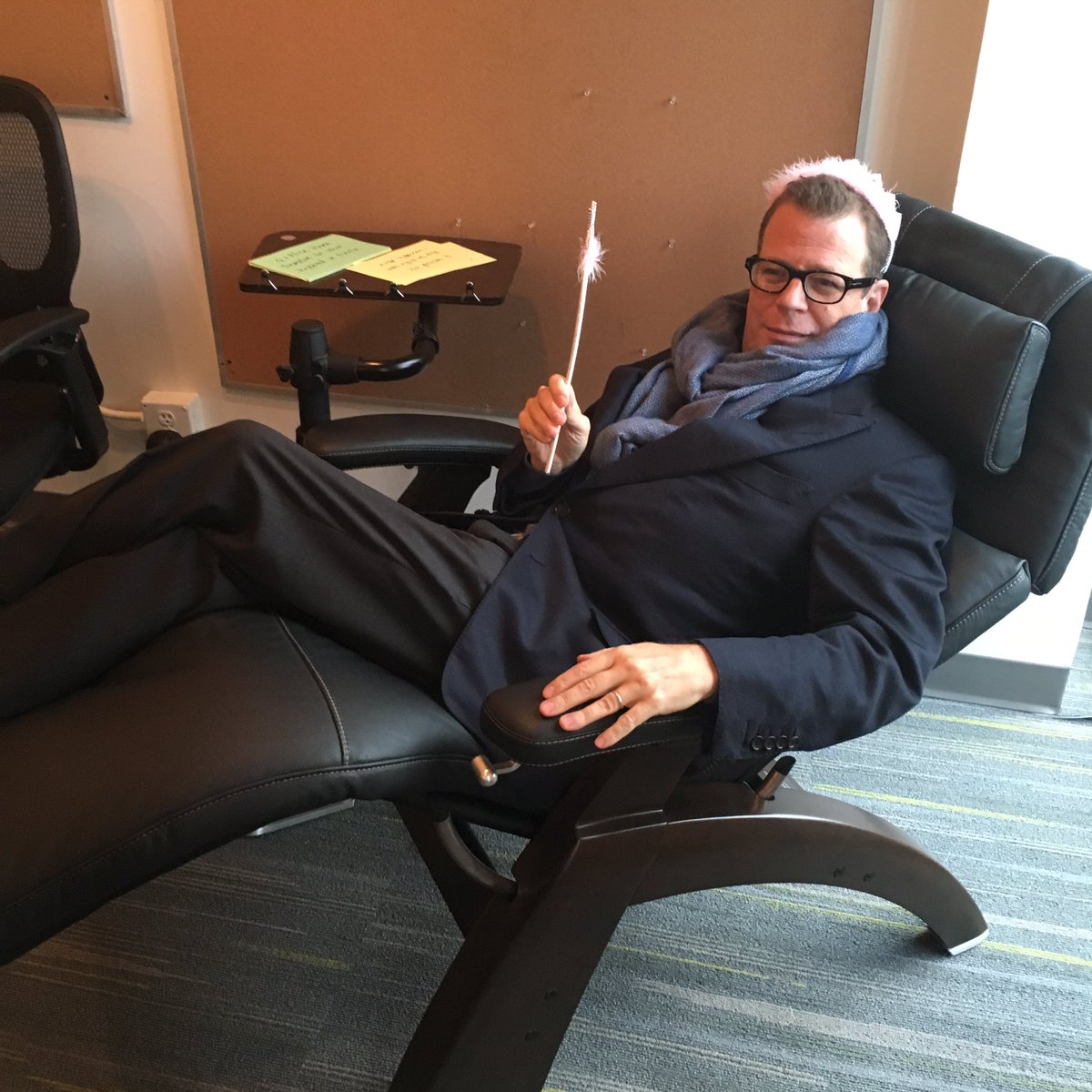 FYI!! Cast &amp; writers will be here tonight tweeting #TheMagicians finale with this princess of Fillory.