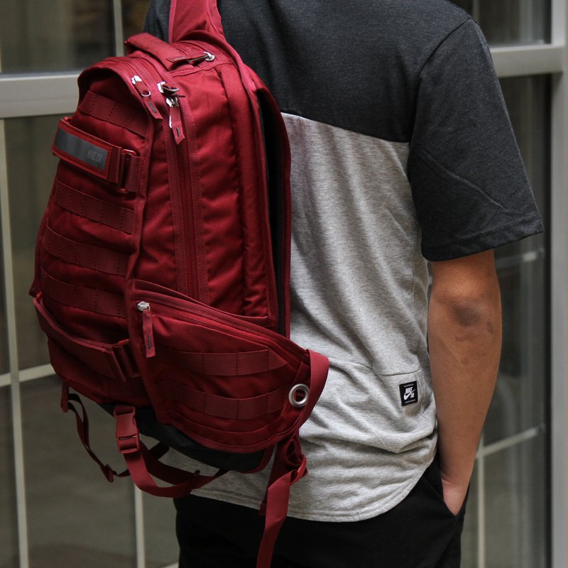 New goods from Nike SB are rolling in for summer.   goo.gl/L4LuVH