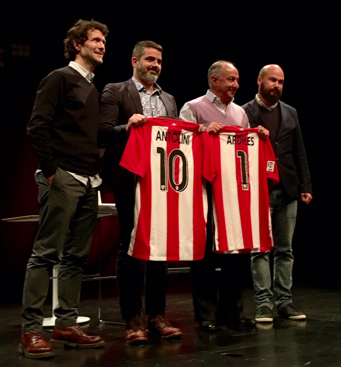 Muchas gracias por venir a Bilbao! @osvaldooardiles @CamiloAntolini @AthleticClub @futbolycine #ThinkingFootball