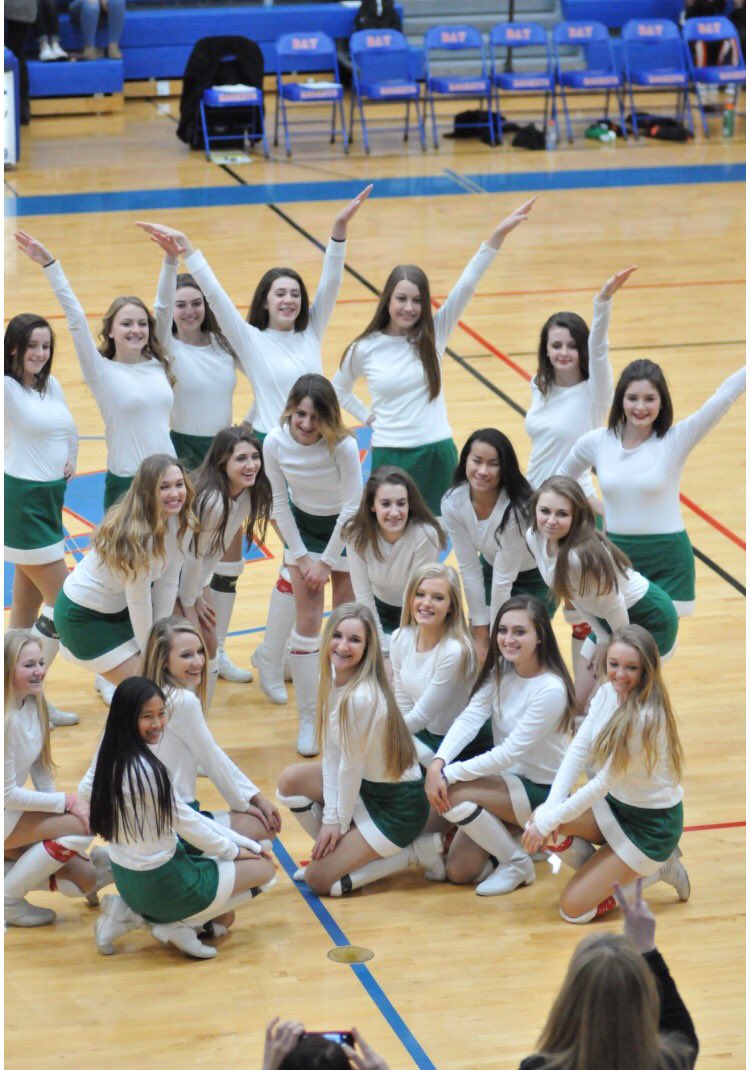 katie_bossert's tweet photo. Happy birthday Allie 😘😘 #kettes #lovemrsmoon https://t.co/tXiaZET3CA